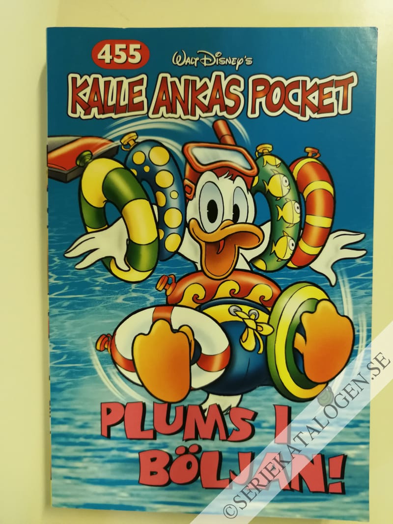 Framsida på Kalle Ankas pocket #455 - Plums i böljan! (2016)