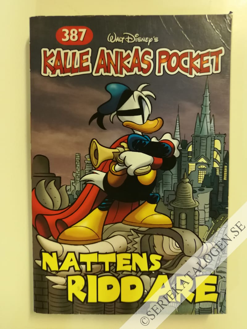 Framsida på Kalle Ankas pocket #387 - Nattens riddare (2011)