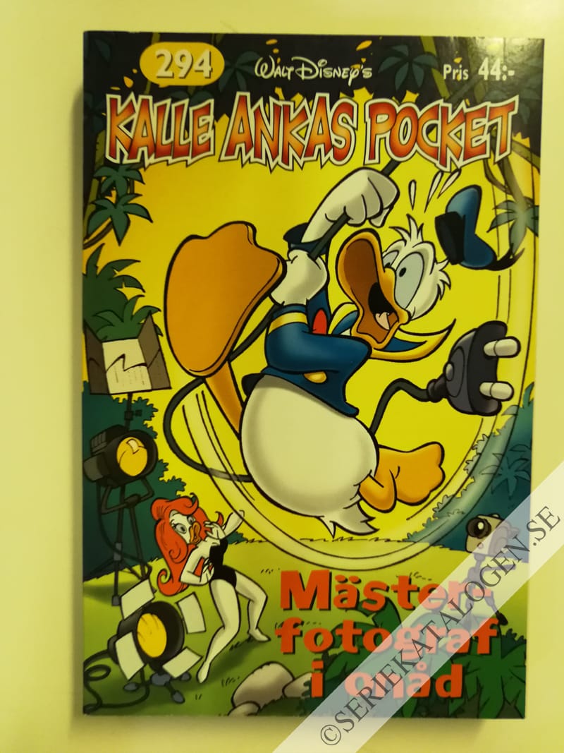 Framsida på Kalle Ankas pocket #294 - Mästerfotograf i onåd (2004)