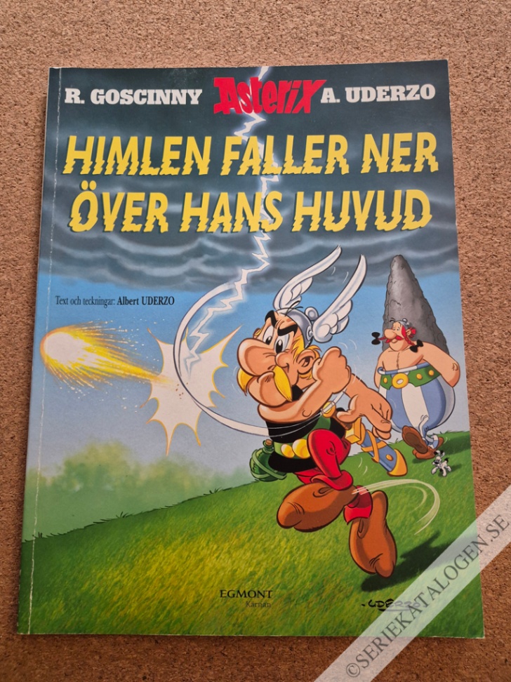 Framsida på Asterix Himlen faller ner över hans huvud (2005)