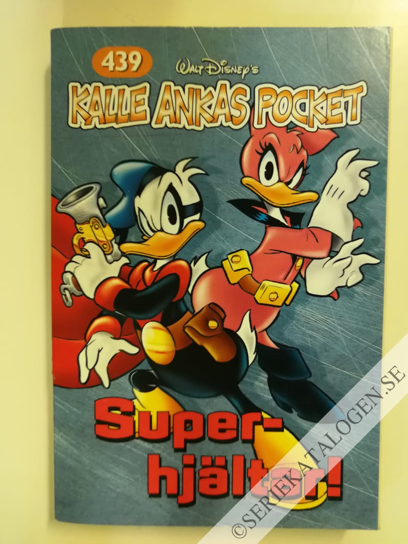 Framsida på Kalle Ankas pocket #439 - Superhjältar! (2015)