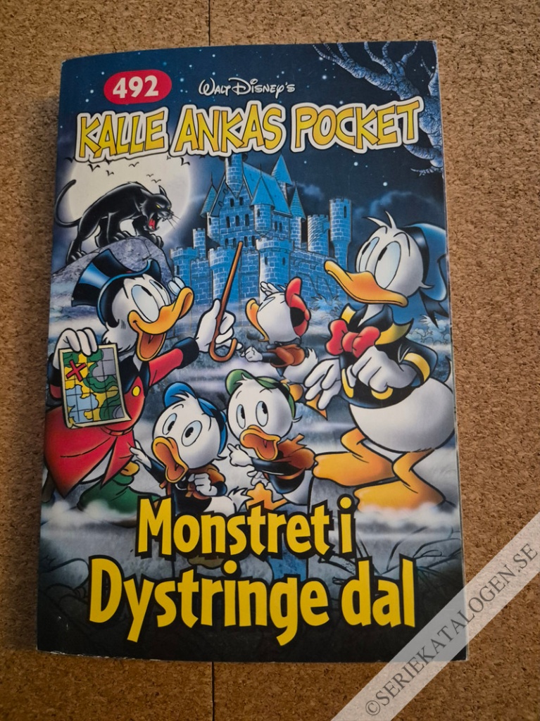 Framsida på Kalle Ankas pocket #492 - Monstret i Dystringe dal (2019)