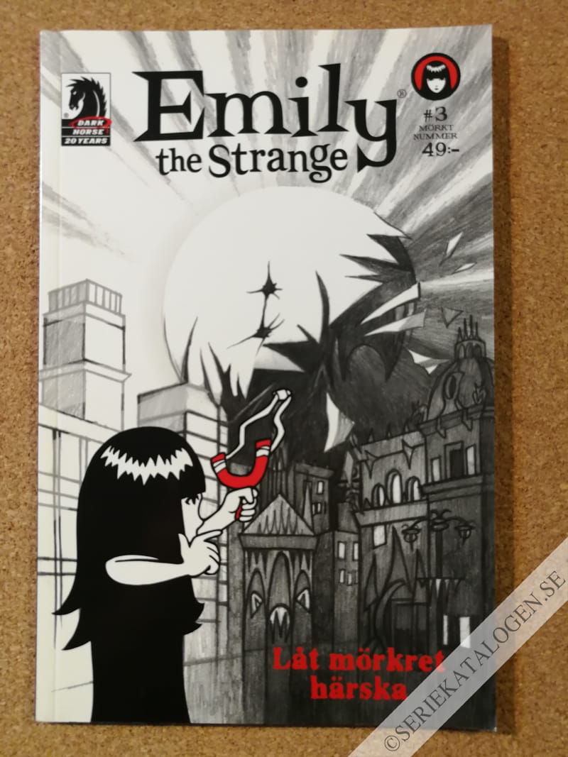 Framsida på Emily the Strange Låt mörkret härska (2007)
