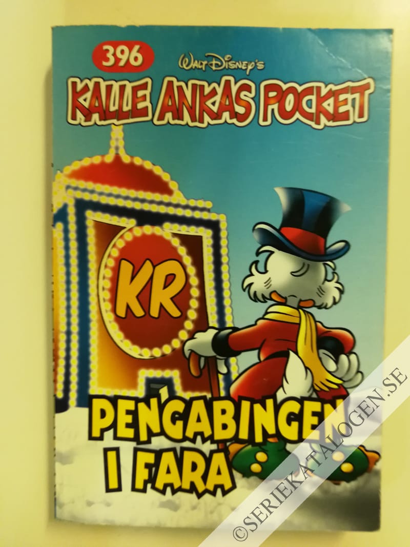 Framsida på Kalle Ankas pocket #396 - Pengabingen i fara (2011)
