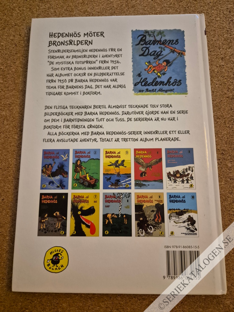 Baksida på De mystiska fotspåren (2011)