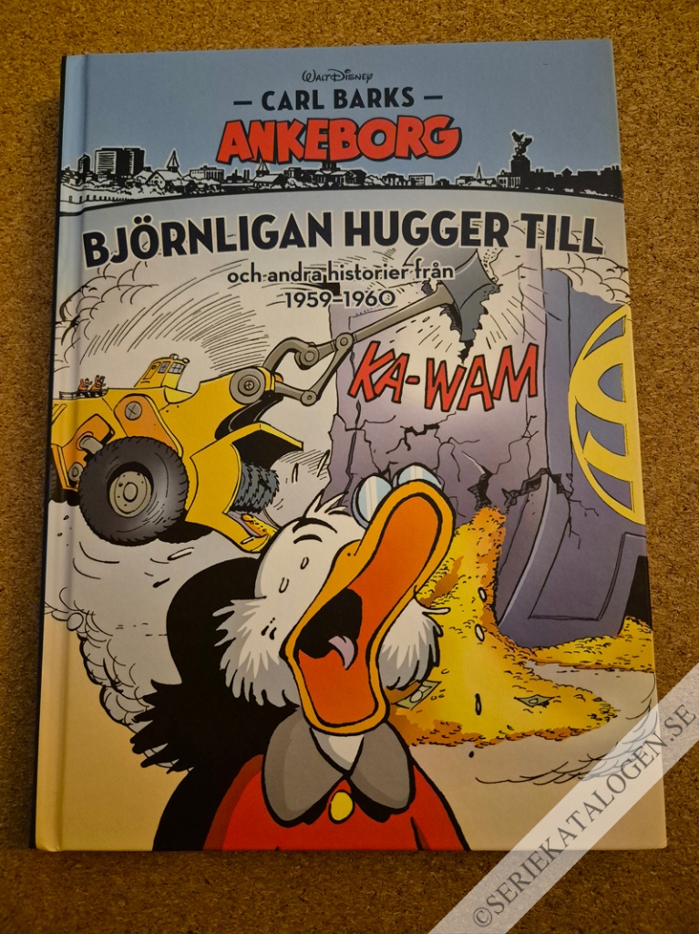 Framsida på Carl Barks Ankeborg Björnligan hugger till och andra historier från 1959-1960 (2016)