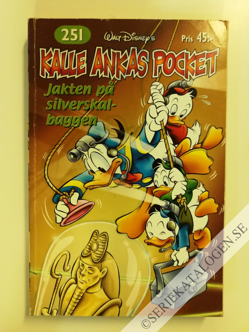 Framsida på Kalle Ankas pocket #251 - Jakten på silverskalbaggen (2000)