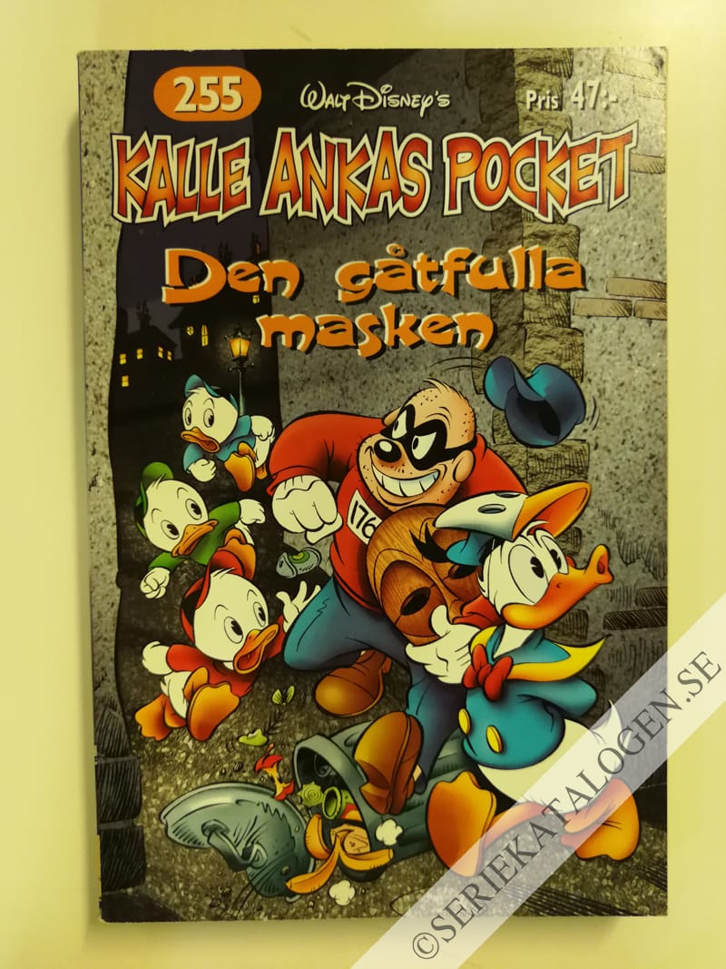 Framsida på Kalle Ankas pocket #255 - Den gåtfulla masken (2001)