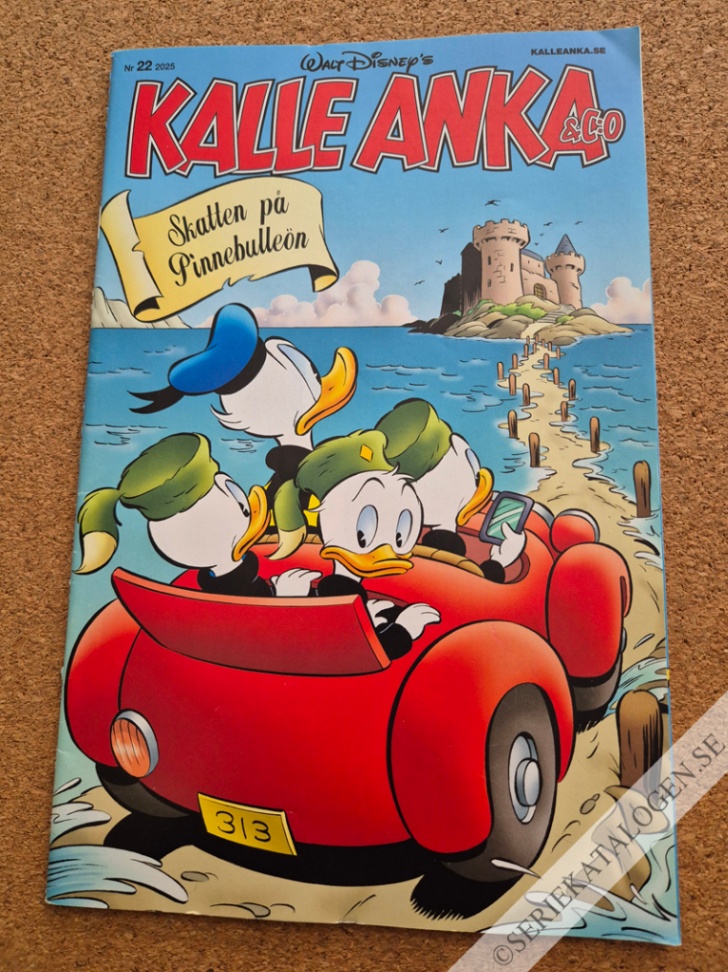 Framsida på Kalle Anka & C:o #22 - Skatten på Pinnebulleön (2025)