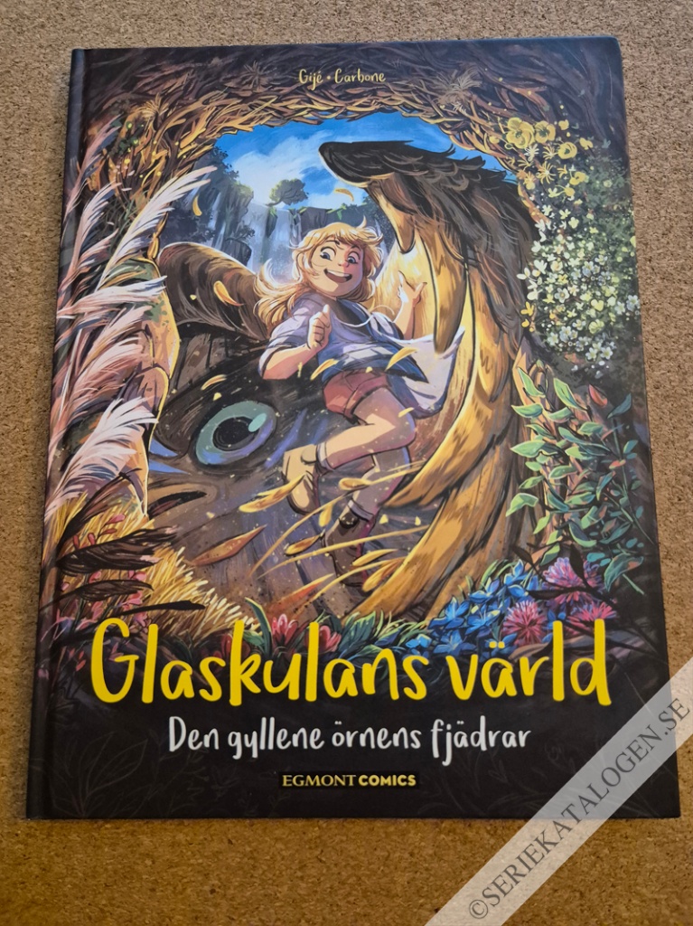 Framsida på Glaskulans värld Den gyllene örnens fjädrar (2022)