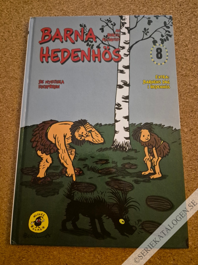 Framsida på Barna Hedenhös De mystiska fotspåren (2011)