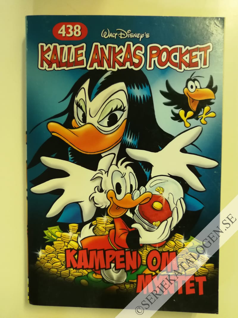 Framsida på Kalle Ankas pocket #438 - Kampen om myntet (2015)