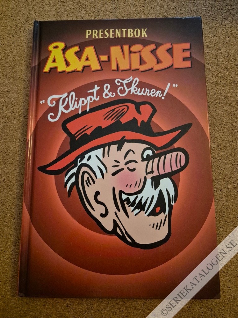 Framsida på Åsa-Nisse presentbok Klippt och skuren! (2011)